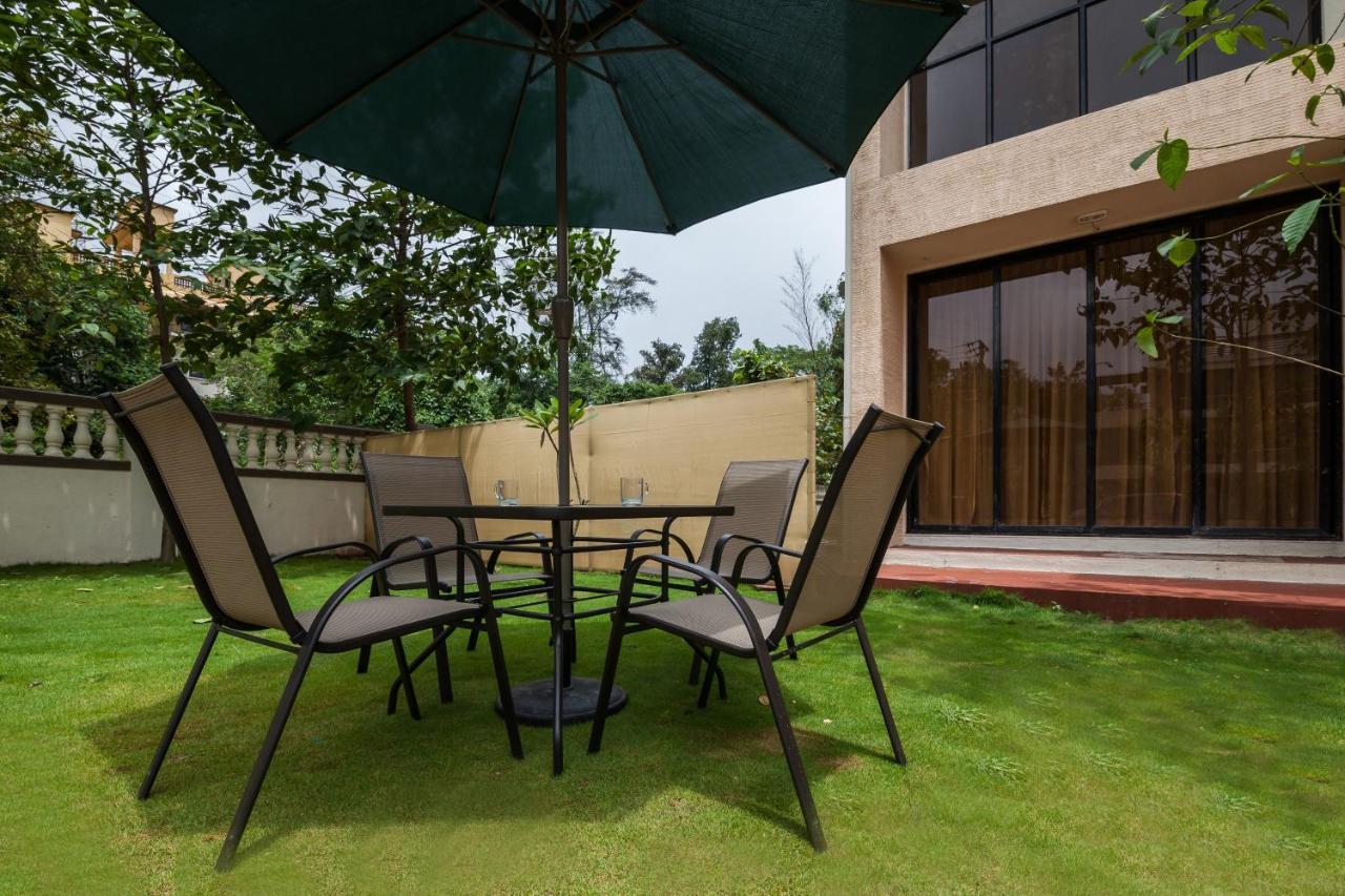 Stayvista'S Greenwoods Villa 10 - City-Center Villa With Private Pool, Terrace, Lift & Carrom Board Lonavala Exterior photo