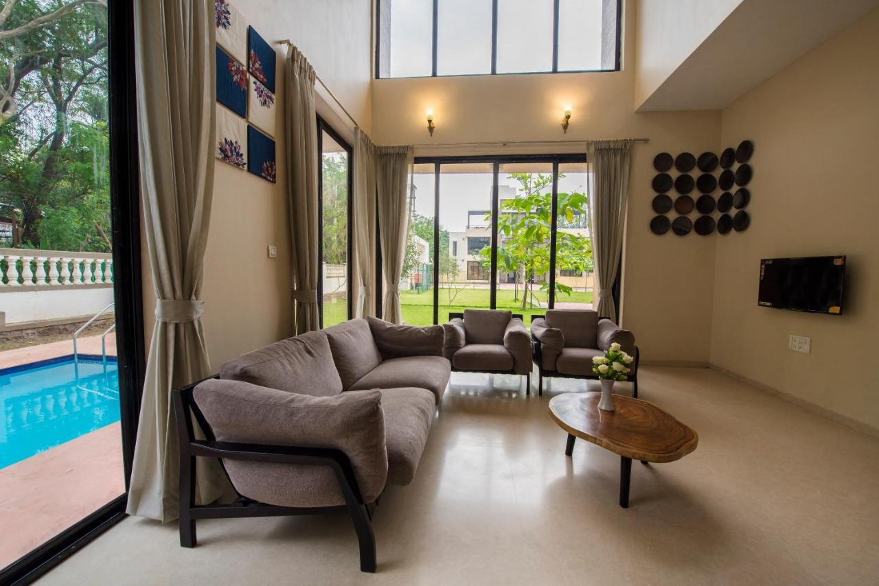 Stayvista'S Greenwoods Villa 10 - City-Center Villa With Private Pool, Terrace, Lift & Carrom Board Lonavala Exterior photo